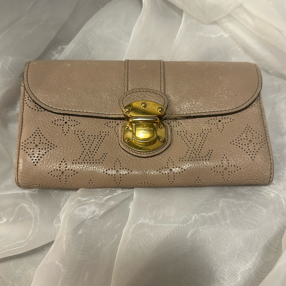 Louis Vuitton Elegant Beige Designer Wallet Pre Owned